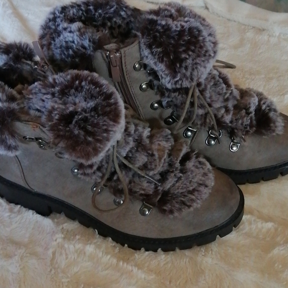 Steve Madden Shoes - NWOT.. Steve Madden furry ankle boots..winter
